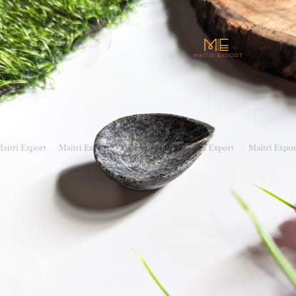 Natural Healing Crystal Stone 1 Face Leaf Shape Diya / Deepak-Larvakite-Maitri Export | Crystals Store