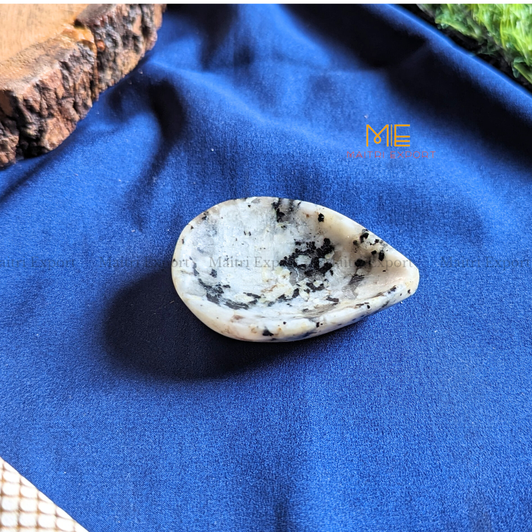 Natural Healing Crystal Stone 1 Face Leaf Shape Diya / Deepak-Rainbow Moonstone-Maitri Export | Crystals Store