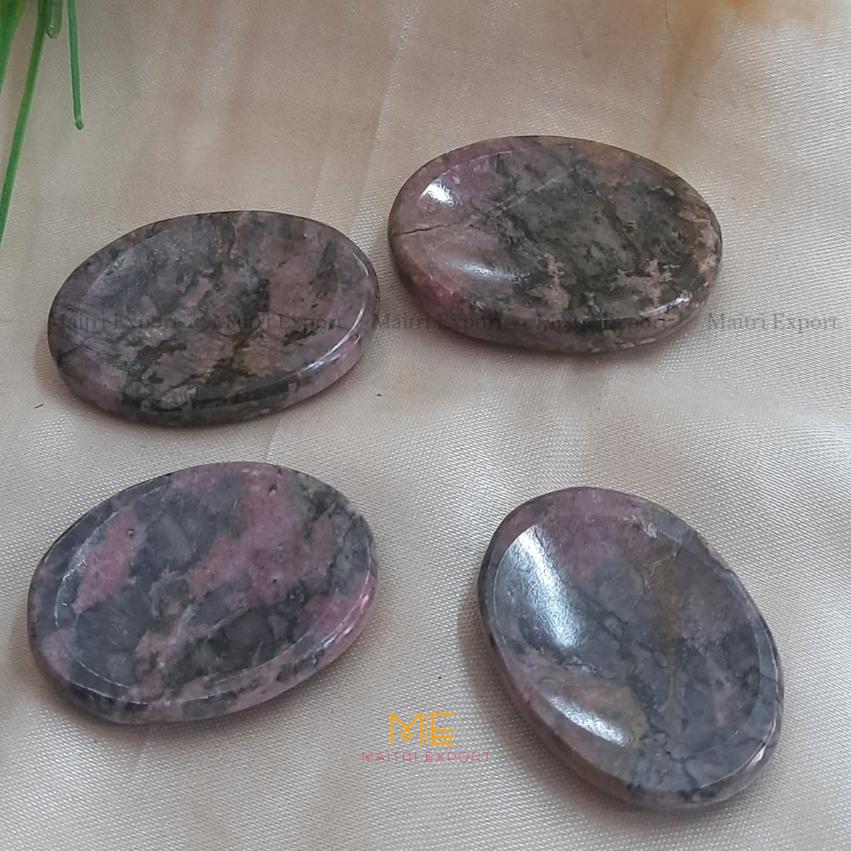 Worry stones / thumbstone-Maitri Export | Crystals Store